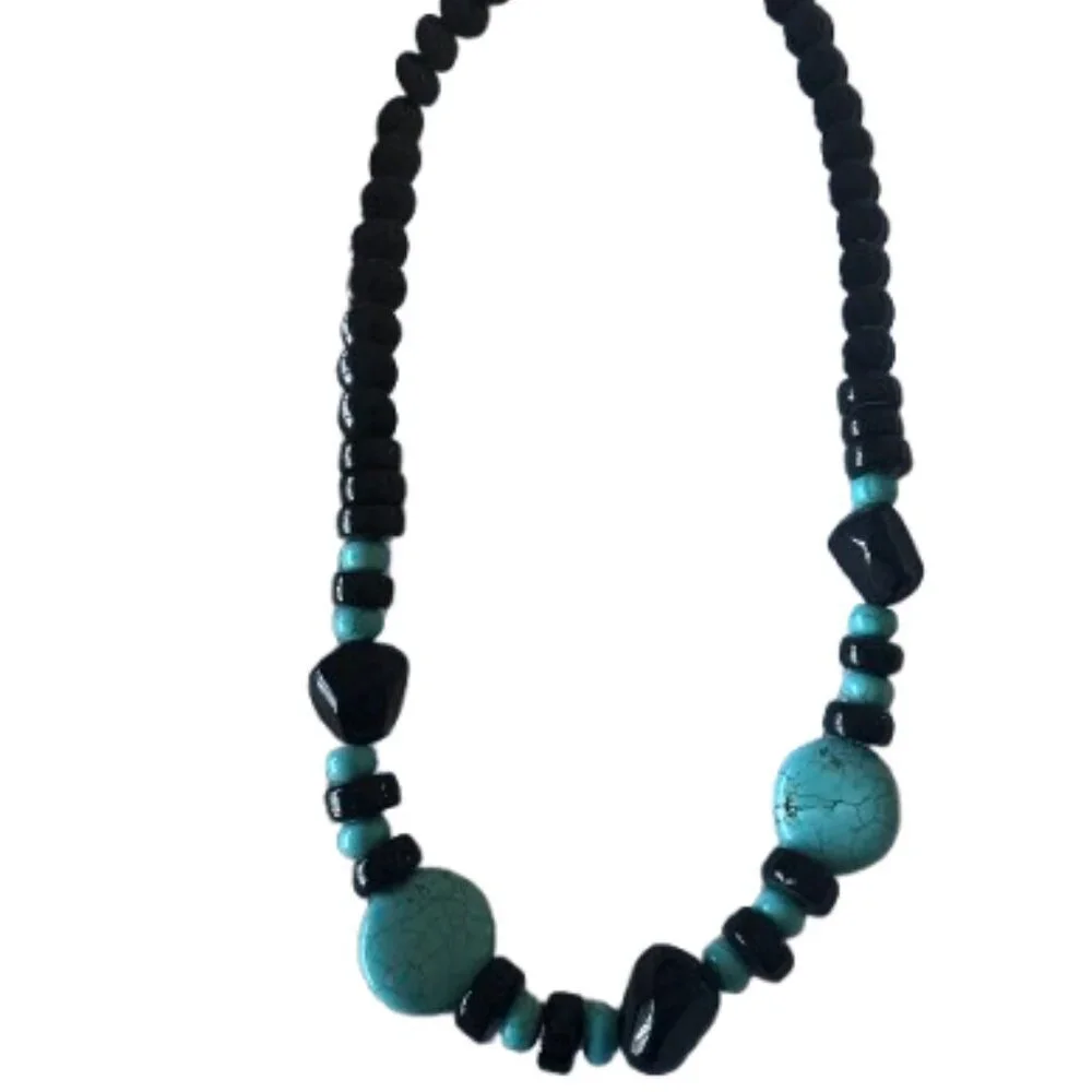 Natural Turquoise & black beaded necklace . NWT